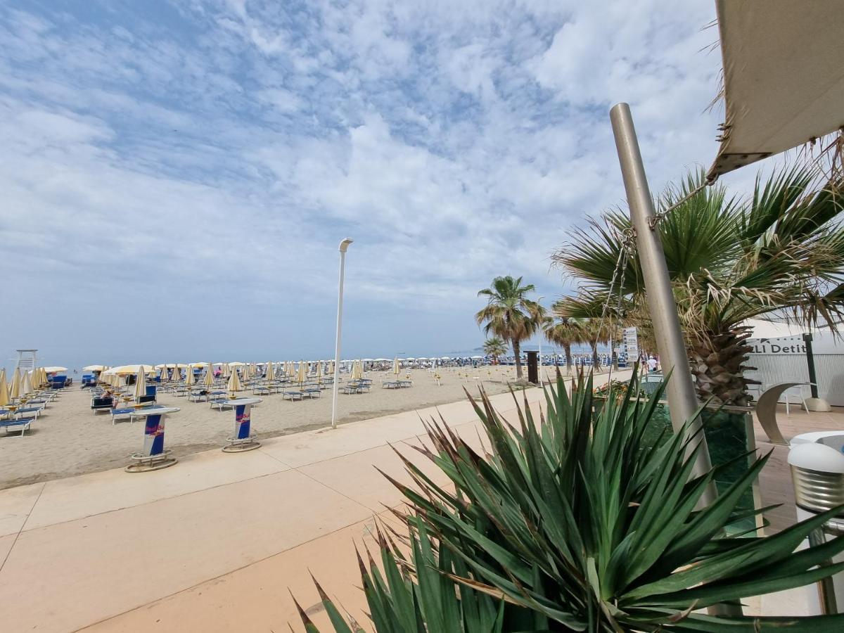 Vacation Home Near The Sea Durres Bagian luar foto