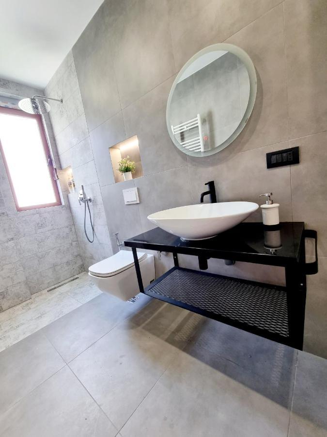 Vacation Home Near The Sea Durres Bagian luar foto